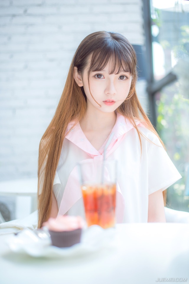 你要是不爱他，他多么爱你，他待你多么好，他的条件多么优秀，也是徒然的。自己不要的东西，为什么还要可惜呢?既然你甘心情愿放弃，你就没资格可惜。他曾是那么慷慨地等待你，他本来是你的，你自己选择不要，那就永远不要可惜。